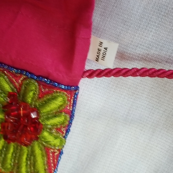 FLOWER EMBOSSED  CROSSBODY BAG IN PINK -SMALL - Picture 7 of 7